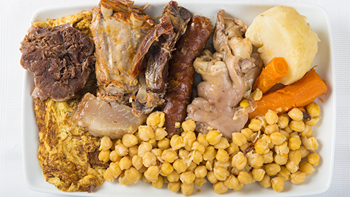 Delicioso cocido completo con bebida y postre