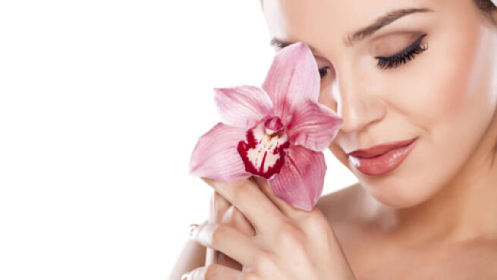 Mima tu rostro con una limpieza facial + lifting de pestañas 